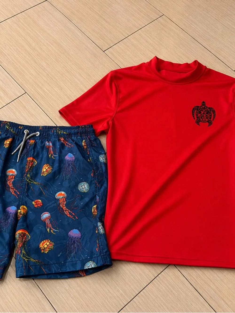 Boys 11/12 Swim Set Boardies Jellyfish Shorts + Red Rash Guard UPF Beach Outfit - Picture 2 of 2